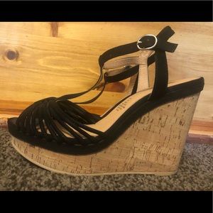 H&M platform wedge sandals 💕3/$15 or 5/$25💕